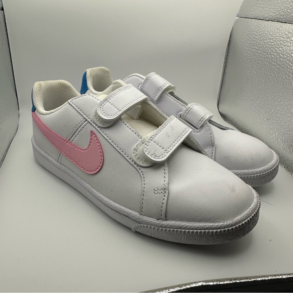 Nike Kids‎ White and Pink Sneakers 2.5 Y